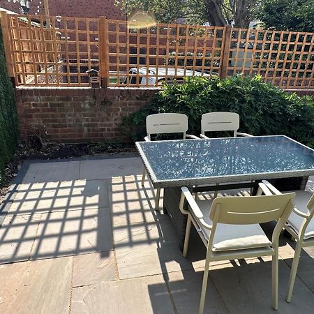 Bewdley River Cottage - Free Private Gated Parking For 2 Cars - River Front Location Exterior photo