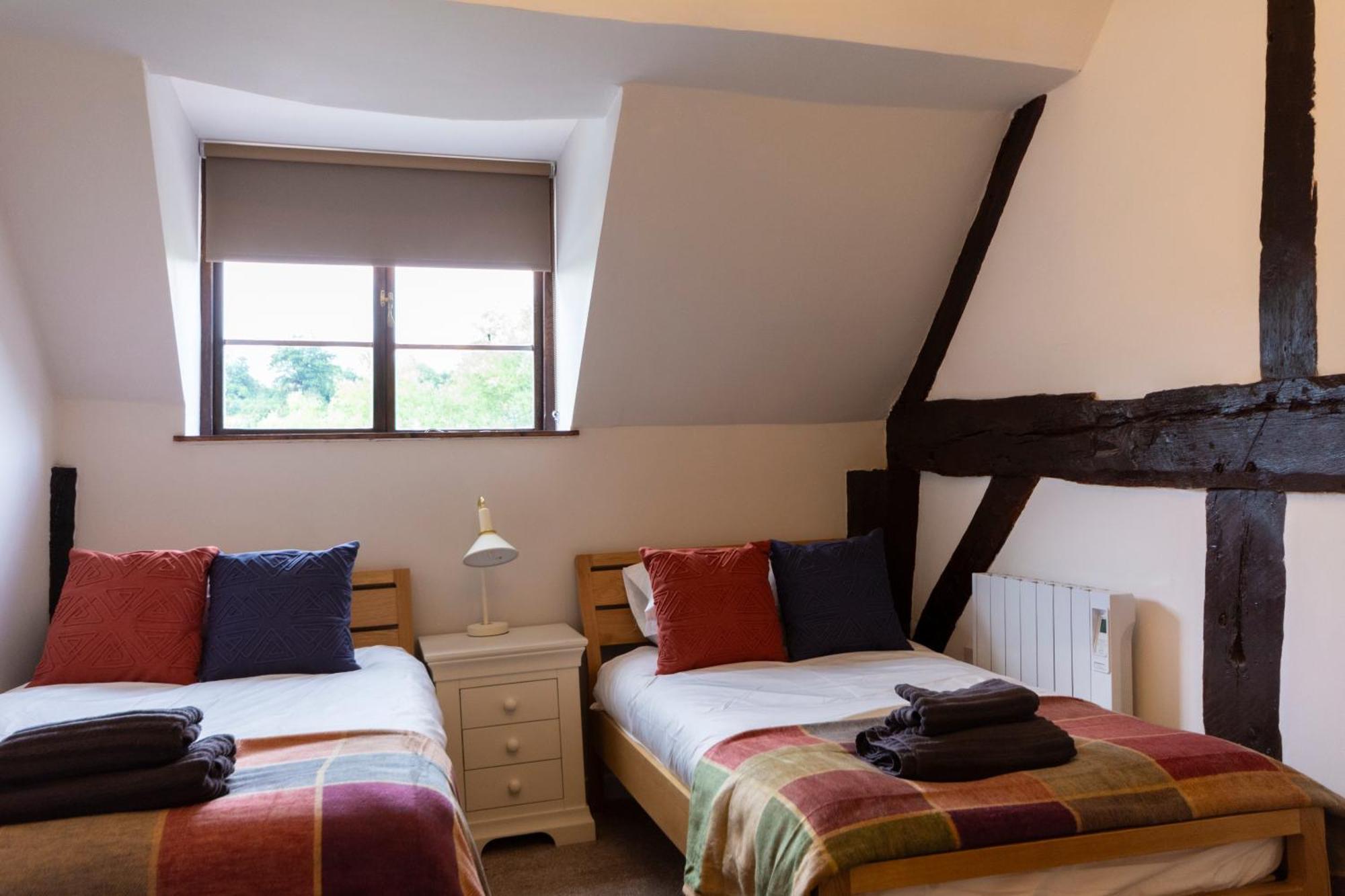 Bewdley River Cottage - Free Private Gated Parking For 2 Cars - River Front Location Exterior photo